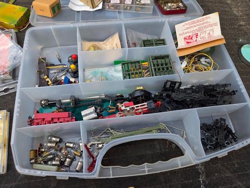 LOT D AMPOULE+CATENAIRES +MOTEUR LOCOMOTIVE+ATTACHE ET AUTRE, Hobby en Vrije tijd, Modeltreinen | H0, Gebruikt, Rails, Gelijkstroom of Wisselstroom
