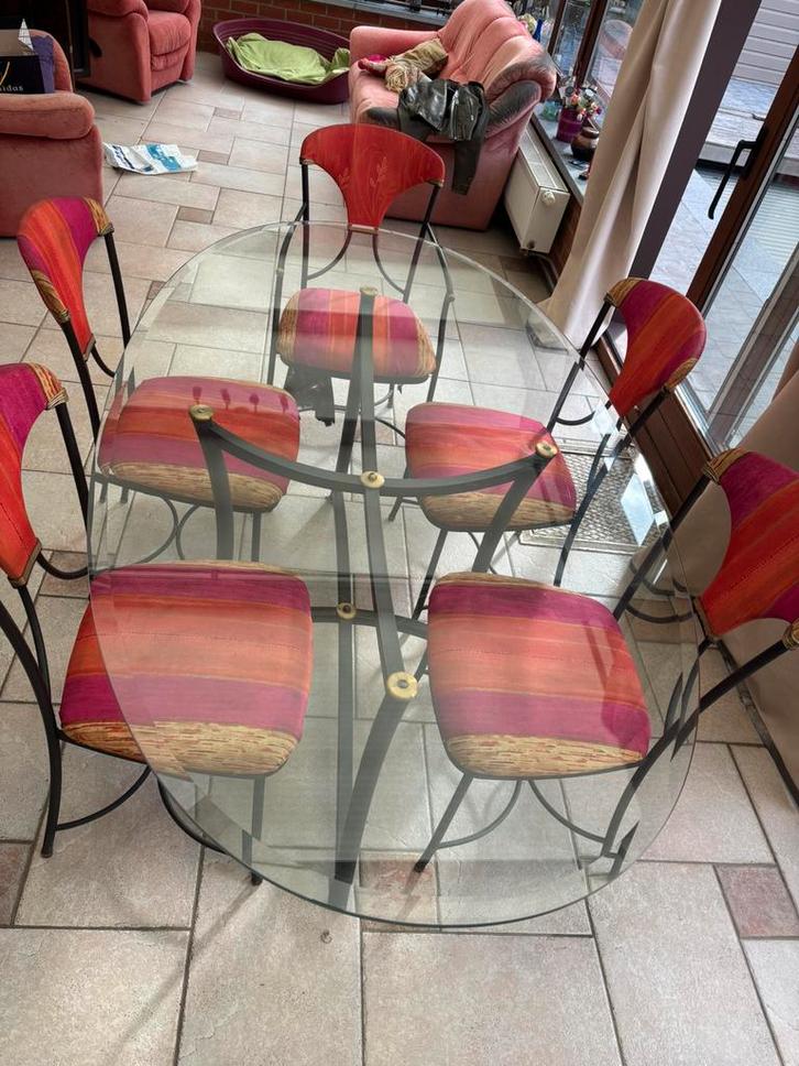 Glazen tafel + 5 stoelen in metaal en gekleurde stof, Huis en Inrichting, Tafels | Eettafels, Gebruikt, Ovaal, Glas, Metaal, Ophalen