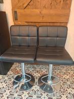 2 gratis barstoelen, Ophalen, Gebruikt, Inclusief barstoelen