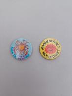 2 oude buttons jaren '80, Verzamelen, Speldjes, Pins en Buttons, Ophalen of Verzenden
