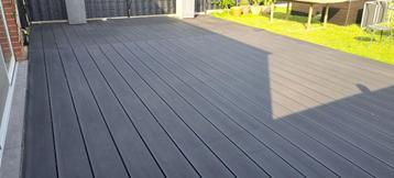 Planches de terrasse en bois composite disponible aux enchères