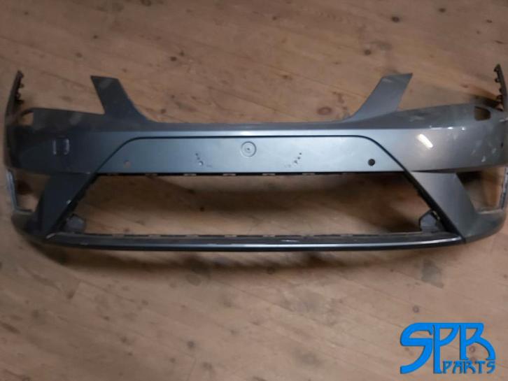Voorbumper SEAT LEON FR III 5F0807221M VOOR BUMPER 4XPDC SRA, Auto-onderdelen, Carrosserie, Bumper, Seat, Voor, Gebruikt