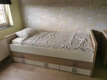 Complete slaapkamer  beschikbaar voor biedingen