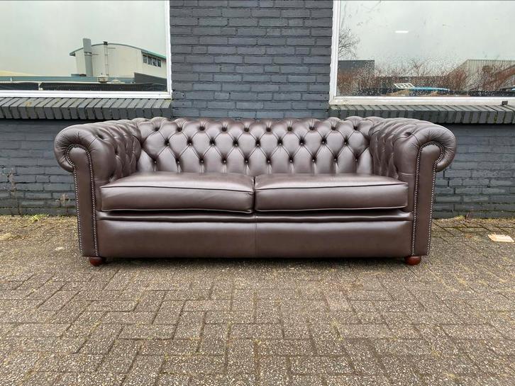 Chesterfield zetel donker bruin GRATIS BEZORGD, Huis en Inrichting, Zetels | Voetbanken en poefs, Leer, Ophalen of Verzenden