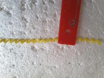 ruban serpentine zig zag 07 mm jaune vif GS0754, Enlèvement ou Envoi, Neuf