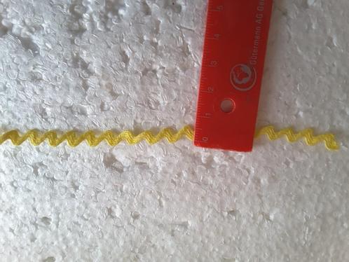 0,7 mm felgeel zigzag serpentijnlint GS0754, Hobby en Vrije tijd, Naaien en Fournituren, Nieuw, Ophalen of Verzenden