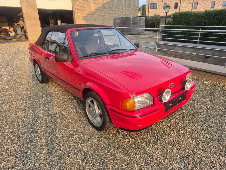 Ford escort cabrio 1.6 ghia, Auto's, Ford, Particulier, Escort, Radio, Benzine, Cabriolet, 2 deurs, Handgeschakeld, Rood, Grijs