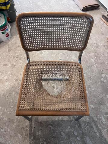 Rotan stoel beschikbaar voor biedingen