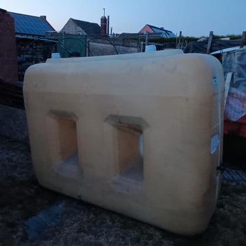 Mazout tank  2000 Liter in goede staat  beschikbaar voor biedingen