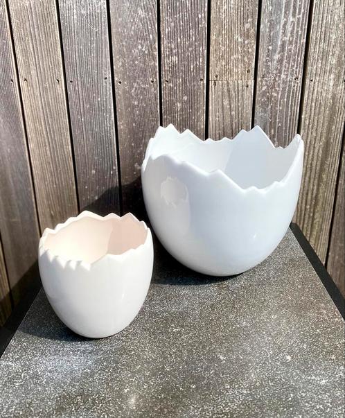Set van 2 stenen bloempotjes - Paasperiode, Tuin en Terras, Bloempotten, Zo goed als nieuw, Steen, Ophalen of Verzenden