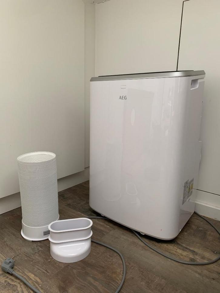 AEG MOBIELE AIRCO AXP26U338CW, Elektronische apparatuur, Airco's, Zo goed als nieuw, Mobiele airco, Minder dan 60 m³, 3 snelheden of meer