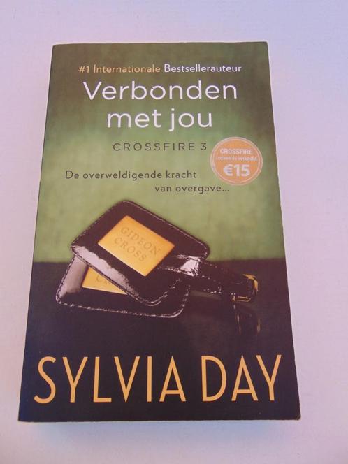 Boek: Verbonden met jou - Sylvia Day, Livres, Romans, Utilisé, Enlèvement ou Envoi