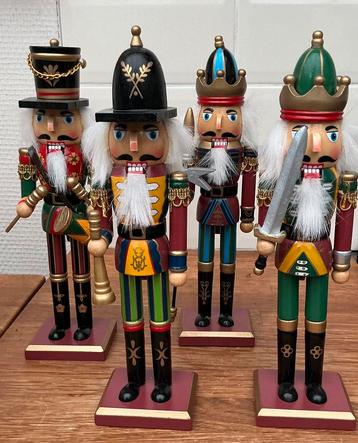 Set van 4 houten notenkrakers 25 cm beschikbaar voor biedingen