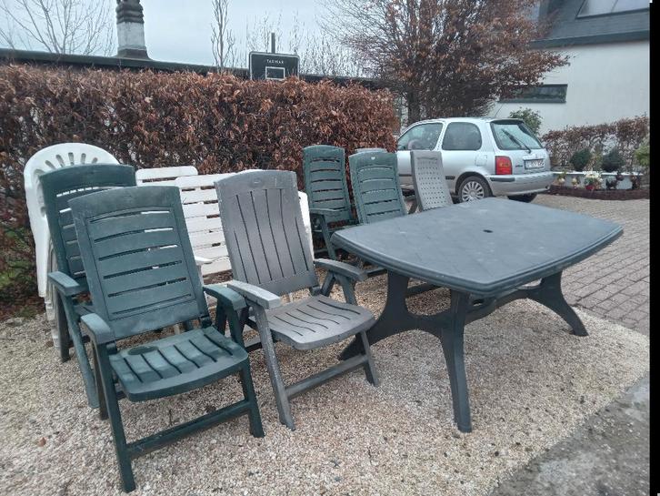 Tuinstoelen/Ligstoelen gratis (de tafel is al weg), Tuin en Terras, Tuinstoelen, Gebruikt, Plastic, Inklapbaar, Stapelbaar, Verstelbaar