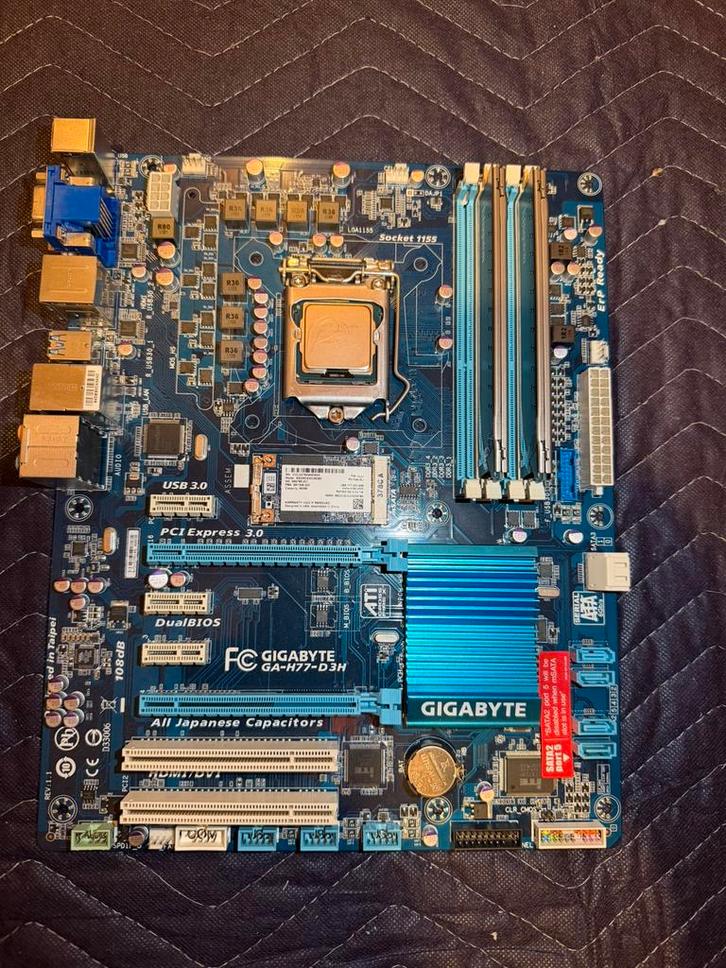 GIGABYTE GA-H77-D3H I5 3570 DDR3 1600 4GB, Computers en Software, Moederborden, Zo goed als nieuw, Intel, DDR3, Ophalen
