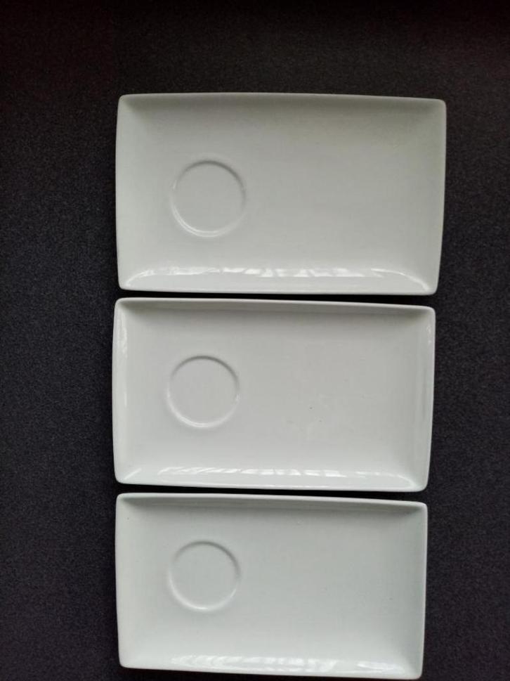 Yong : 3 schoteltjes  (11,5cm -19,5cm) voor kop met koekje, Huis en Inrichting, Keuken | Servies, Zo goed als nieuw, Kop(pen) en/of Schotel(s)