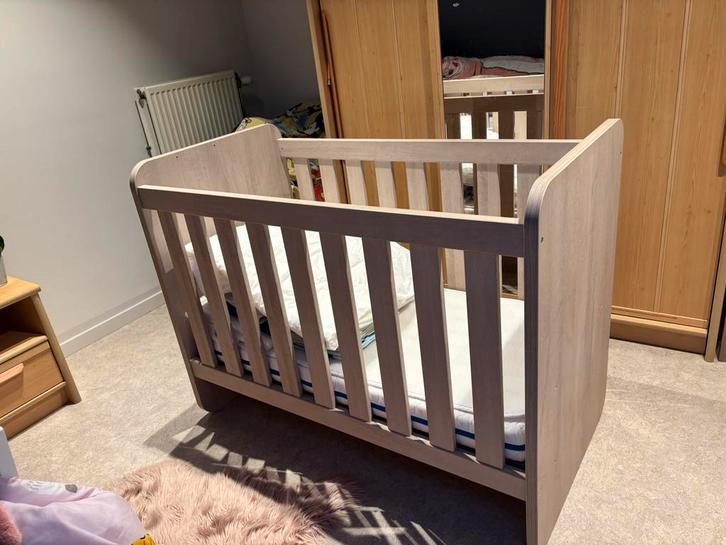 Baby-meegroeibed met matras, Kinderen en Baby's, Kinderkamer | Bedden, Gebruikt, Minder dan 140 cm, Minder dan 70 cm, Matras, Ophalen