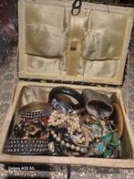 Vintage siraden armbanden oorbellen een ketting, Handtassen en Accessoires, Ophalen of Verzenden