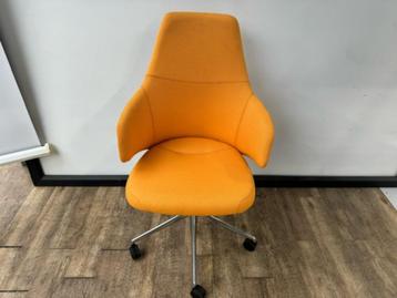 B&T Mentor bureaustoel oranje beschikbaar voor biedingen