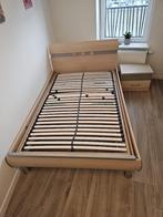 Bed zonder matras maar met lattenbodem en nachtkastje 120 cm, 120 cm, Beige, Gebruikt, Eenpersoons