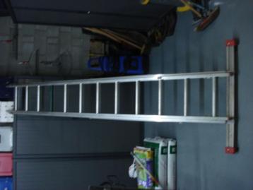 Dubbele ladder 2 x 12 beschikbaar voor biedingen