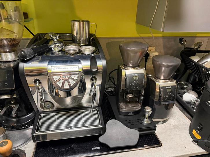 Machine café simonelli musica + accessoires + 2 moulins, Electroménager, Accessoires de machine à café, Utilisé, Enlèvement ou Envoi