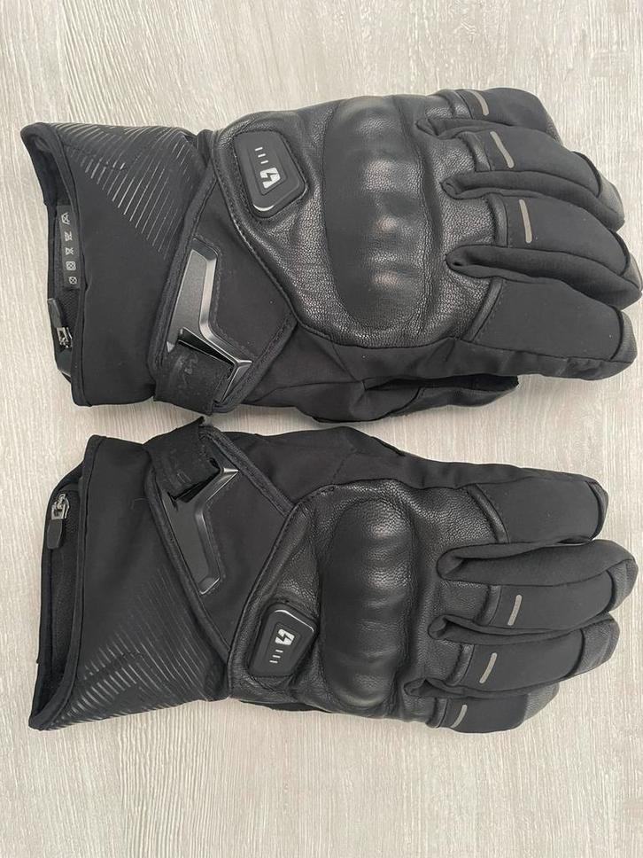 Verwarmde motorhandschoenen Macna era rtx maat S + 2 laders, Motoren, Kleding | Motorkleding, Handschoenen, Ophalen