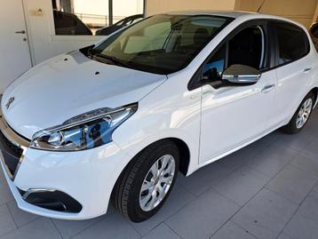Peugeot 208 1200cc benz.slechts 6500 km bijna nieuw  beschikbaar voor biedingen