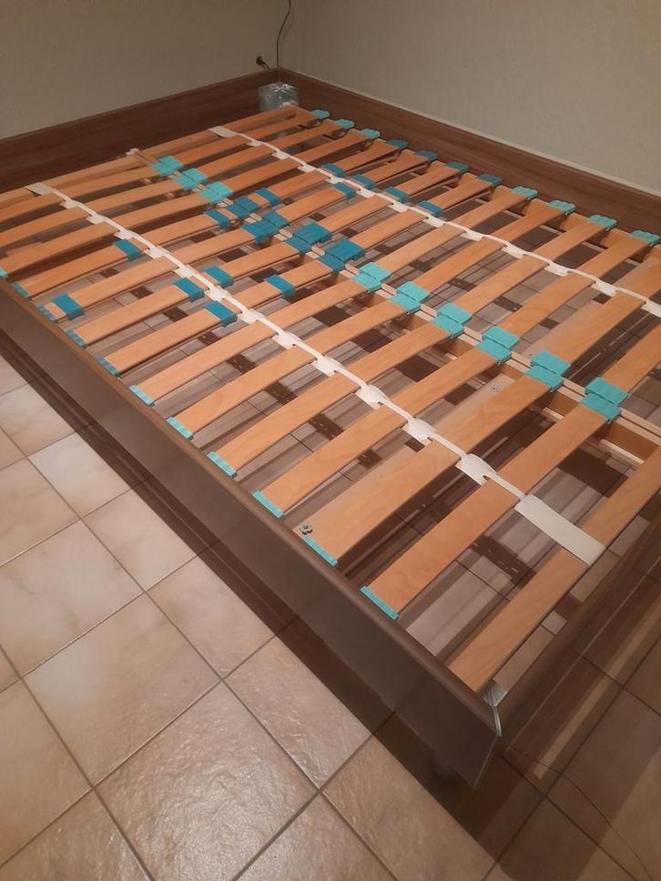 Bed met dubbele lattenbodem 2,00 x 1,40 m, Huis en Inrichting, Slaapkamer | Bedden, Ophalen