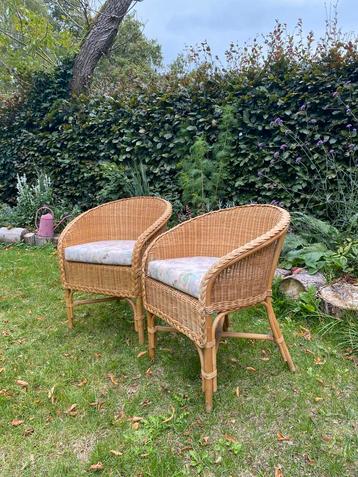 2 rieten stoelen beschikbaar voor biedingen