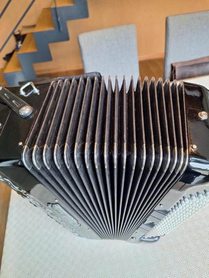 Accordéon Chromatique BUGARI Superfisa, Muziek en Instrumenten, Accordeons, Zo goed als nieuw, Knopaccordeon, 120-bas, Overige merken