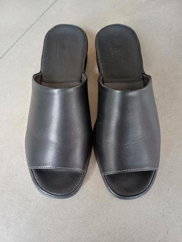 Nieuwe lederen zwarte pantoffels 40 beschikbaar voor biedingen