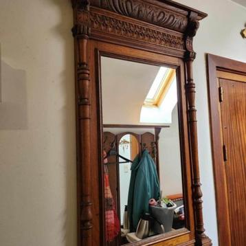 Spiegel in houten lijst