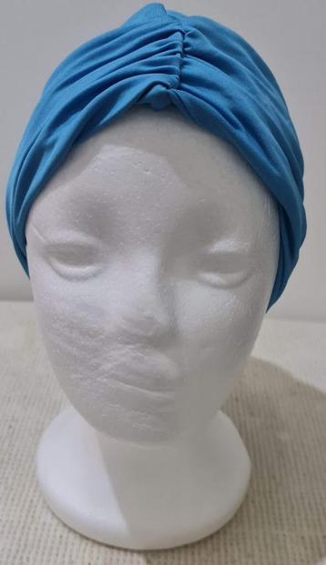 Lichtblauwe chemo bandana beschikbaar voor biedingen