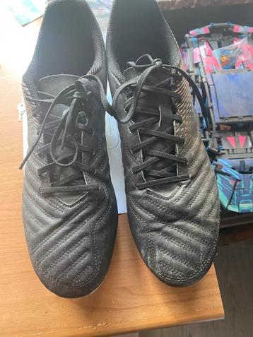 Voetbalschoenen kipsta beschikbaar voor biedingen