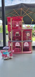 Barbiehuis met popjes + attributen + Shimmer and Shine setje, Ophalen, Gebruikt, Poppenhuis