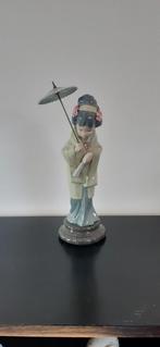 Lladro beeldje gheisa met parasol, Verzamelen, Beelden en Beeldjes, Ophalen of Verzenden, Zo goed als nieuw
