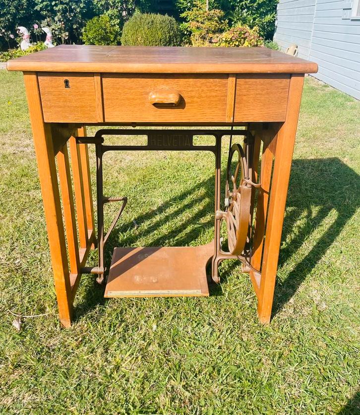 Uniek Vintage Decoratief Meubelstuk - niet functioneel, Antiek en Kunst, Antiek | Naaimachines, Ophalen