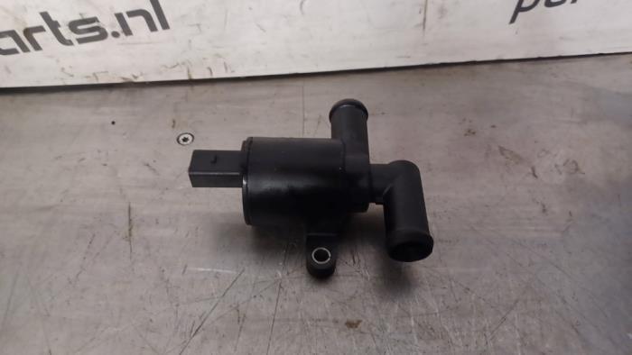 Extra waterpomp van een Volkswagen Golf, Auto-onderdelen, Airco en Verwarming, Volkswagen, Gebruikt, 3 maanden garantie, Ophalen of Verzenden