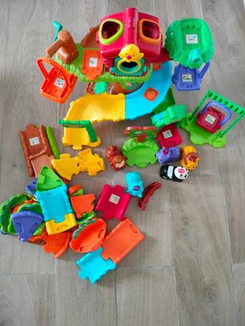 Boomhut Vtech + zoef zoef dieren + extra wegonderdelen