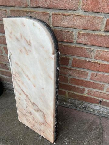 Stuk marmer beschikbaar voor biedingen