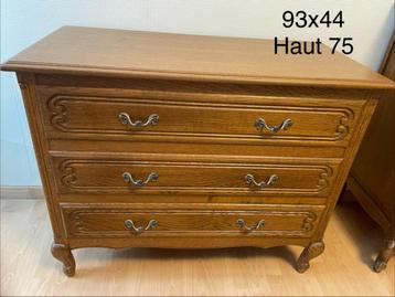 Oud dressoir met 3 laden beschikbaar voor biedingen