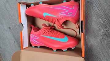 Voetbalschoenen kids maat 36.5 beschikbaar voor biedingen