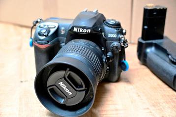 Nikon D200 + MB-D200 + Nikkor 18-55mm VR (994 clickx) beschikbaar voor biedingen