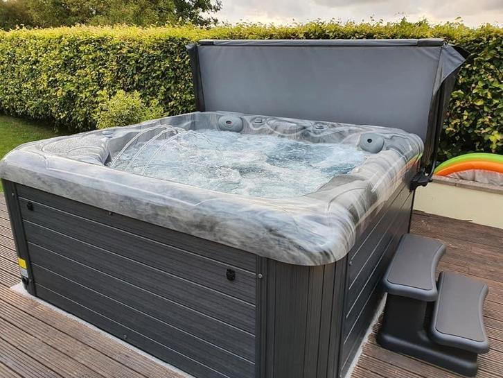 Neuf 🤩different jacuzzi jq163jets et pompe a chaleur -80%💥, Jardin & Terrasse, Gazon & Gazon artificiel, Neuf, Enlèvement