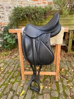 Selle Devoucoux Makila 17’ TBE, Dieren en Toebehoren, Paarden en Pony's | Zadels, Ophalen, Zo goed als nieuw, Dressuur