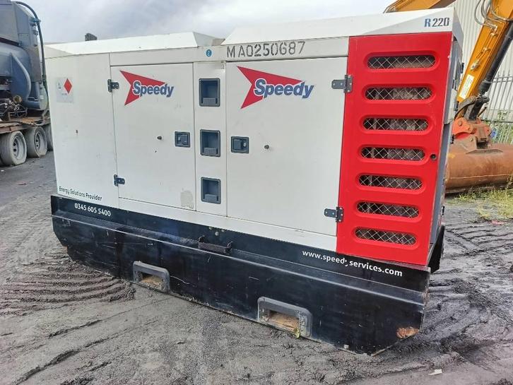 SDMO R220 C3 220 kva generator john deere 318A, Articles professionnels, Machines & Construction | Générateurs