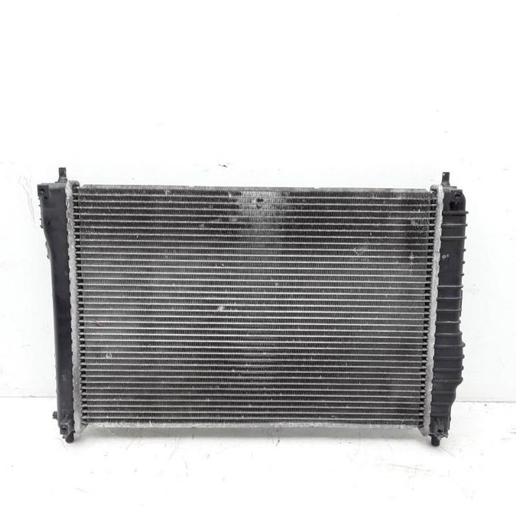 RADIATEUR Daewoo / Chevrolet Aveo (250) (01-2008/05-2011), Auto-onderdelen, Airco en Verwarming, Daewoo, Gebruikt
