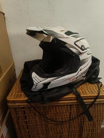 Casque moto enfant - parfait état beschikbaar voor biedingen