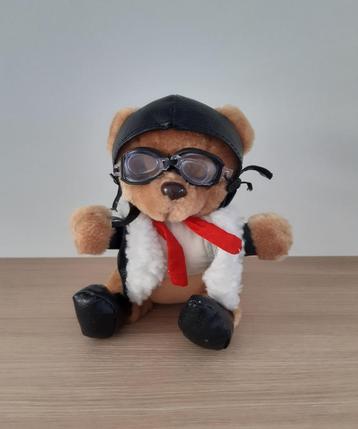 Knuffelbeertje racer (18 cm) beschikbaar voor biedingen